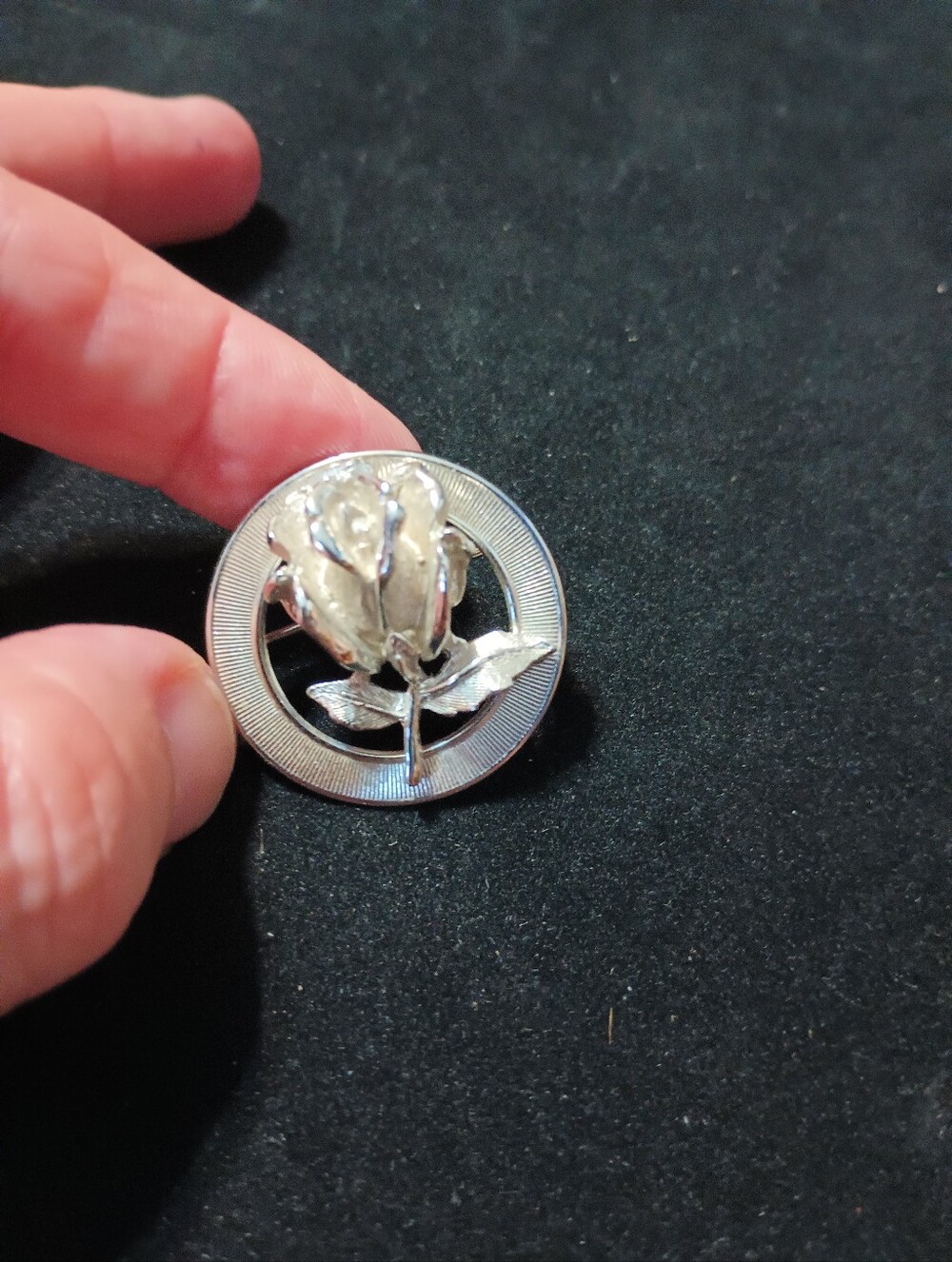 Vintage Circular Silvertone Rose Pin/Brooch